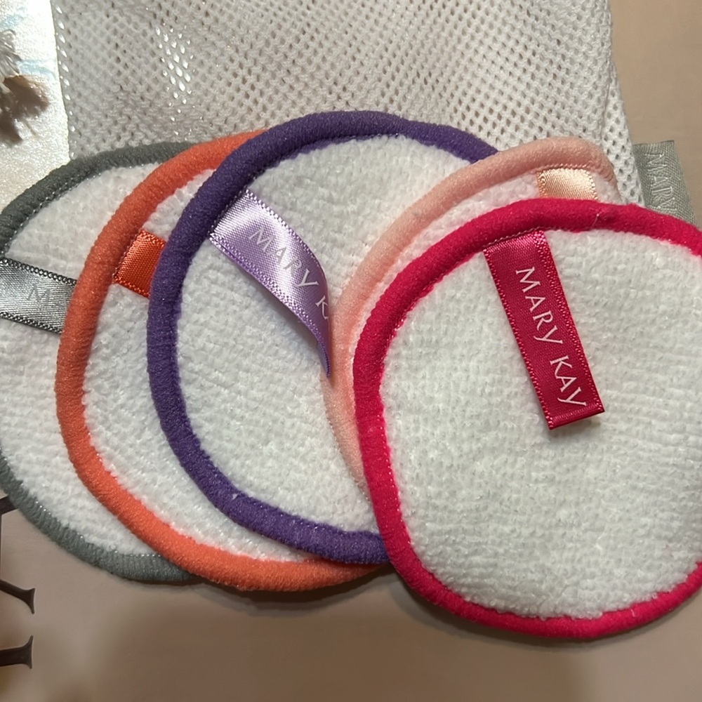 5 pack reusable makeup remover pads. Mary kay, New In Bag 🎀
